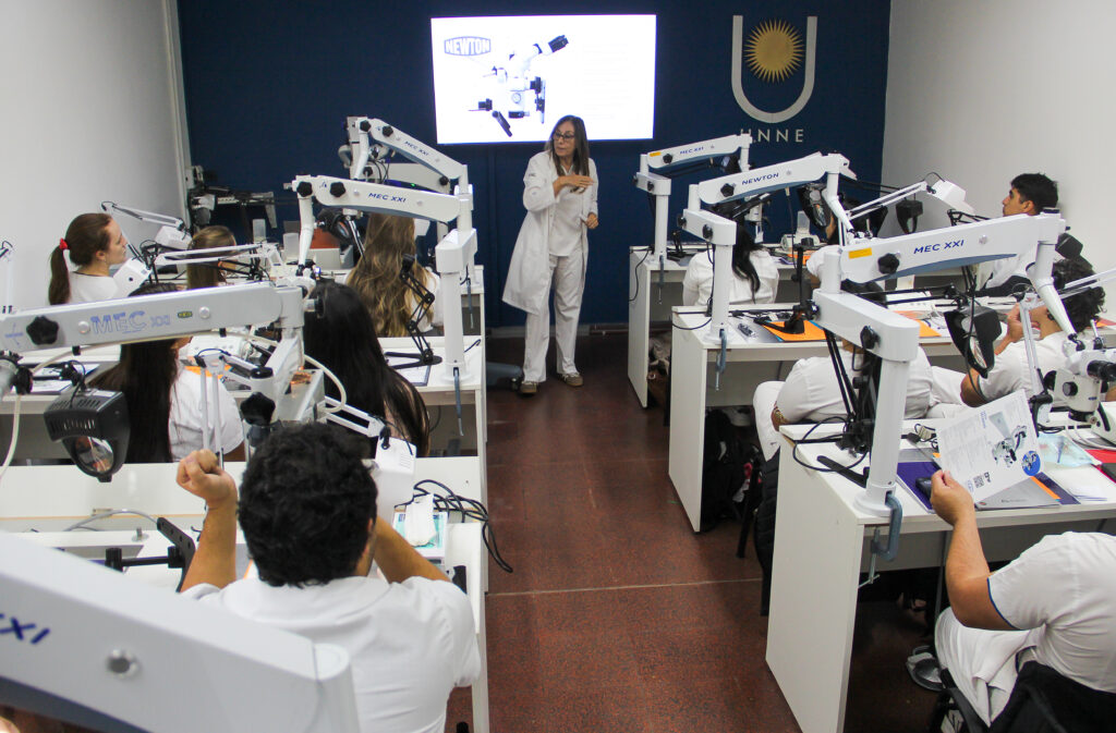 Exitoso workshop en Endodoncia con microscopios y equipamiento de última generación